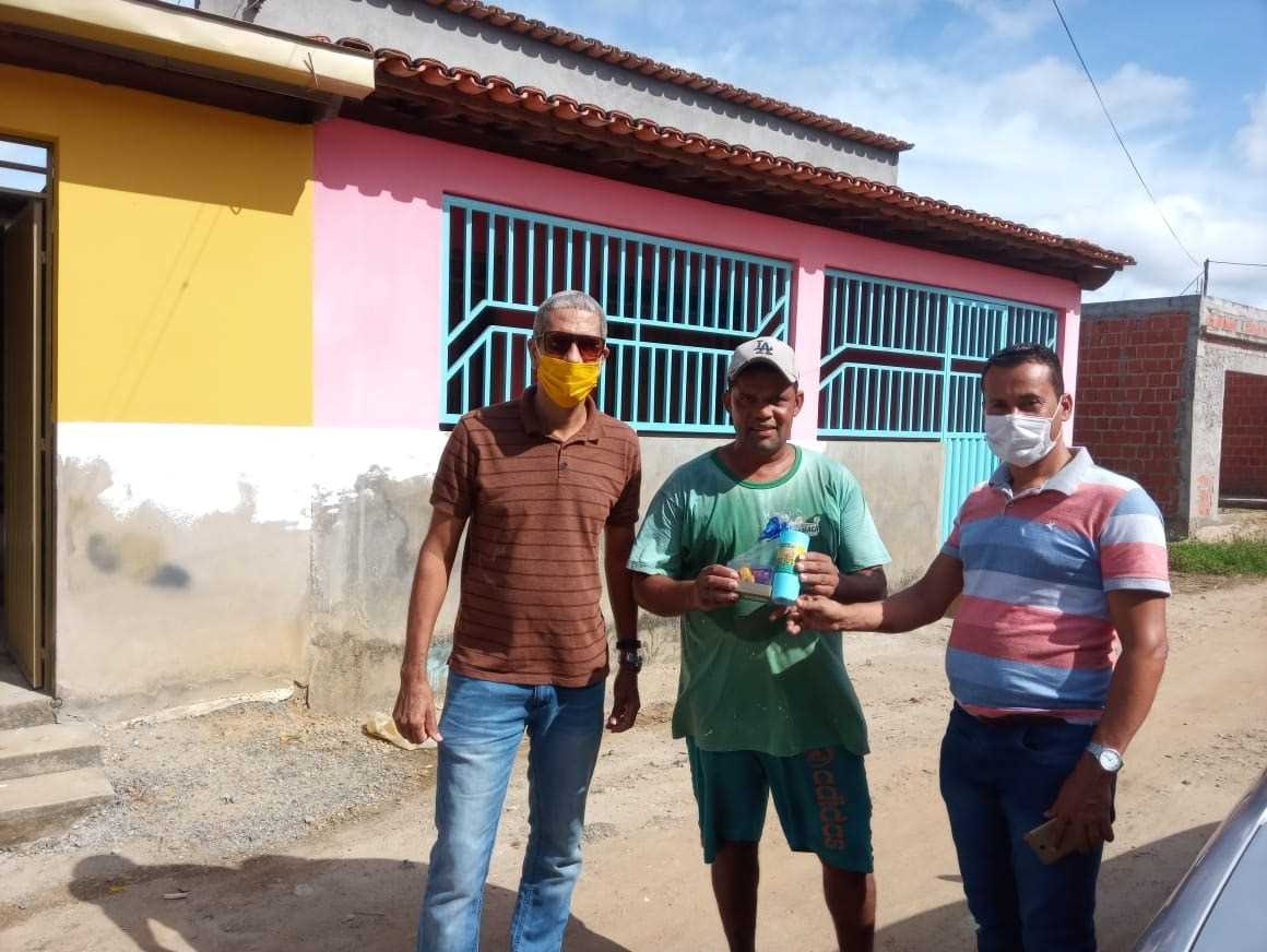 Camacã: Garis são homenageados em suas casas